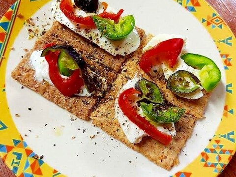 ●超簡単★国産チーズ×パプリカ×オリーブ油カナッペ